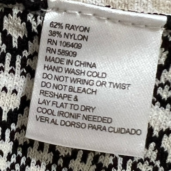 GIANNI BINI Knit Sweater Dress Midi Fit Flare Ivory Black Stripe Size Medium - Picture 9 of 9